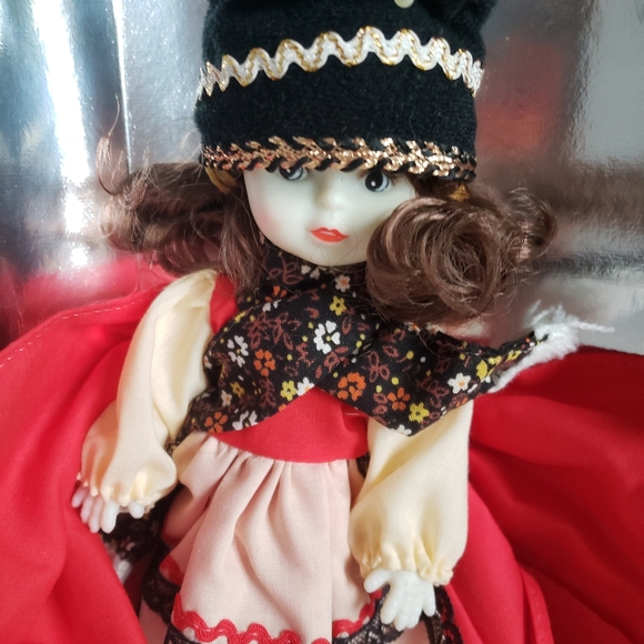 Vintage Uneeda Friends From Foreign Lands Miss Switzerland Doll - Picture 2 of 7